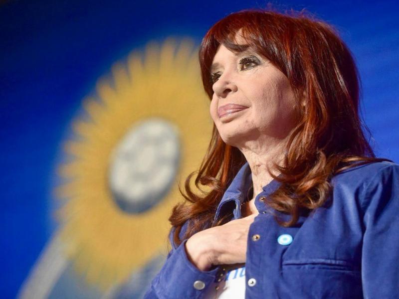 En 2019 comenz el juicio y tres aos despus el Tribunal Oral en lo Criminal Federal N 2 la conden a Cristina a seis aos de prisin e inhabilitacin de ejercer cargos pblicos. Pena que fue confirmada en Casacin y, este martes, en el mximo tribunal.