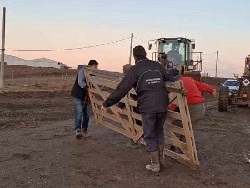 La ruta provincial N 7, tiene 7,5 kilmetros de extensin entre la ruta nacional N 3 a la altura del Puesto Policial Jos Menndez y el acceso a la zona de la margen sur, clave para la conexin vial en ese sector de la ciudad.