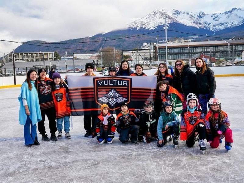 Un espacio que representa mucho ms que una infraestructura deportiva, es un lugar de encuentro social, de inclusin y de participacin para todos los vecinos y vecinas, resalt Liliana Gaviln respecto a la pista de hielo de Ushuaia.