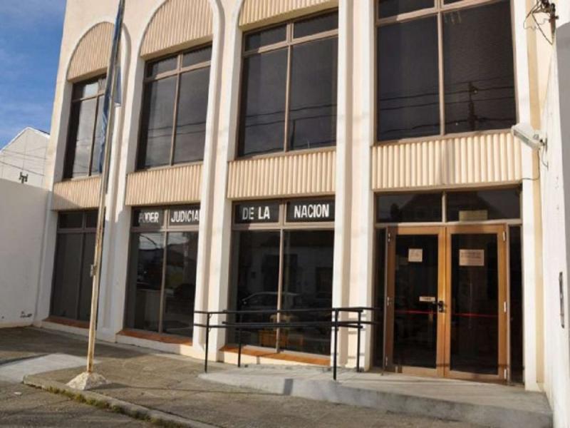 Dado que los hechos denunciados no constituyen delitos que puedan ser investigados en el Juzgado Federal, su trmite deber continuar ante los tribunales provinciales, seala el comunicado del Juzgado Federal de Ro Grande.
