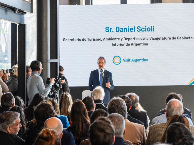 Despus de muchos aos, vamos a tener una estadstica estrictamente referida al turismo, con valores reales, como el gasto promedio de un turista extranjero en la Argentina, que hoy est subcalculado, seal Daniel Scioli.