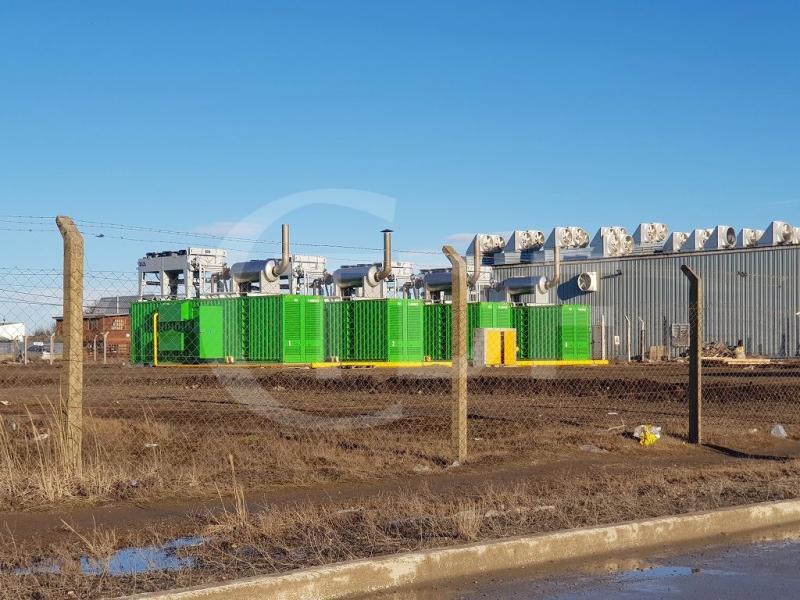 Los 4 generadores de energa estn instalados a cielo abierto, fueron puestos en funcionamiento el 28 de junio, y desde ese da comenz el calvario para los vecinos de la zona ya que el ruido es muy fuerte durante las 24 horas del da.