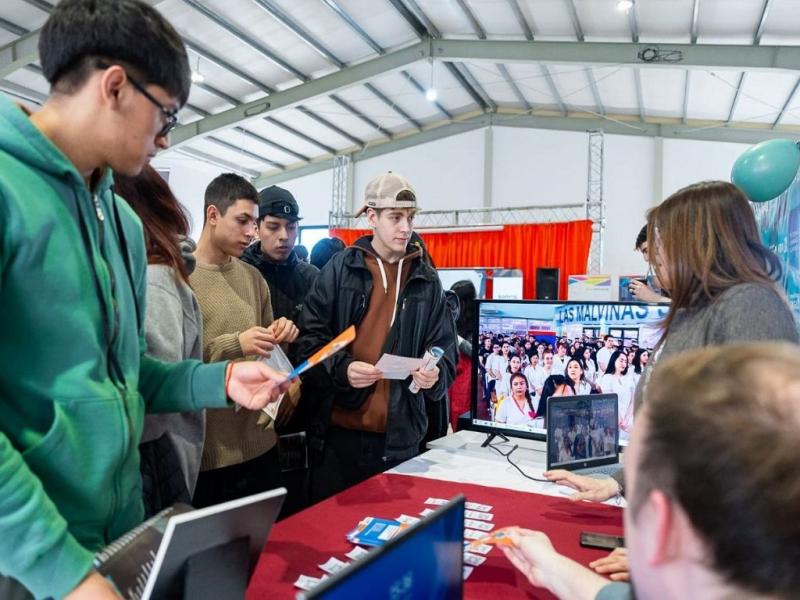 Durante las jornadas, estudiantes de nivel secundario y jvenes de toda la provincia podrn participar de charlas, talleres, orientacin vocacional, y conocer las distintas propuestas educativas y formativas que se ofrecen en Tierra del Fuego.