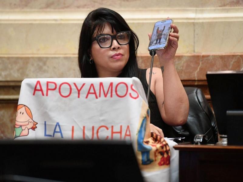Hoy es un da histrico porque el pueblo organizado y quienes creemos en la eficiencia del Estado, le pusimos nuevamente un freno a Milei, remarc la Senadora nacional Eugenia Dur.