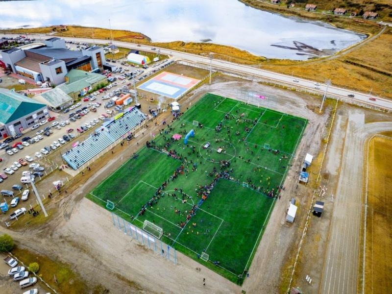 Estn a disposicin el estadio municipal Hugo Lumbreras, la pista de atletismo Cabezn Oyarzn, la cancha de rugby Agustn Pichot, la cancha de ftbol Cocol Gmez y las canchas de tenis.