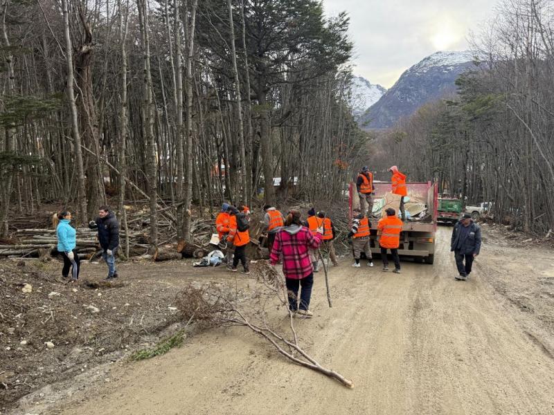 Vamos a continuar concretando estas iniciativas llegando a toda la ciudad de acuerdo a un cronograma que ya tenemos establecido, coment el responsable del rea de Ambiente de la Municipalidad de Ushuaia, David Ferreyra.
