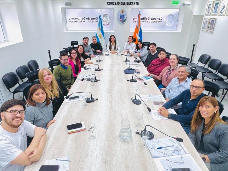 La propuesta busca fomentar la participacin, el debate y la formacin cvica de los jvenes, quienes tendrn la oportunidad de presentar proyectos, debatir y conocer de cerca el funcionamiento del Concejo local, indic Guadalupe Zamora.