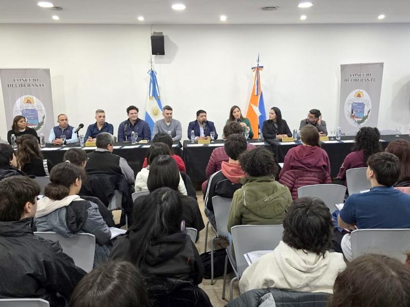 Es fundamental brindar estos mbitos donde puedan expresar su voz, conocer cmo funciona nuestra casa legislativa y comenzar a debatir propuestas e ideas para la ciudad, indic la Concejala Guadalupe Zamora.