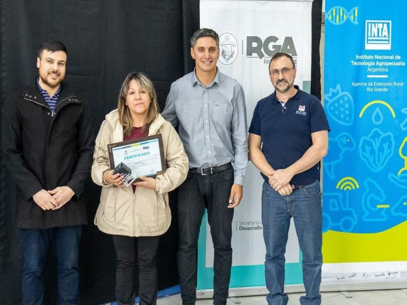 La gestin del Intendente Martn Prez suma esta accin a fin de acompaar y fortalecer el trabajo de las y los productores de Ro Grande, fortaleciendo la produccin local y el ejercicio de soberana alimentaria.