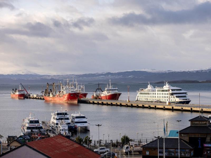 Inversiones en infraestructuras y servicios producen mejores condiciones para fortalecer la temporada, generando un marco de confianza en los operadores y prestadores de servicios que operan en nuestro puerto local, resalt Roberto Murcia.