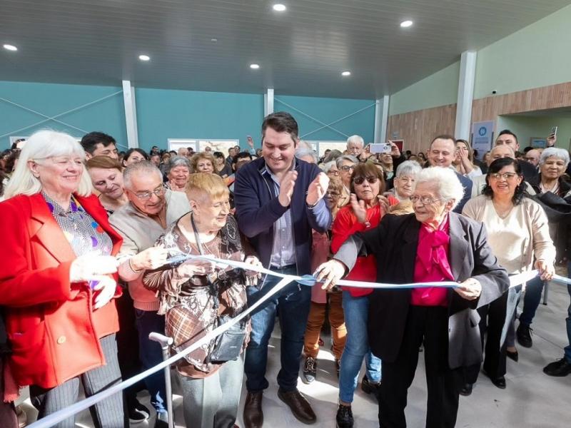 Martn Perez remarc que, mientras el Gobierno Nacional elige vaciar al Estado y frenar la obra pblica, en Ro Grande decidimos lo contrario: estar presentes, invertir con fondos propios y garantizar ms derechos.