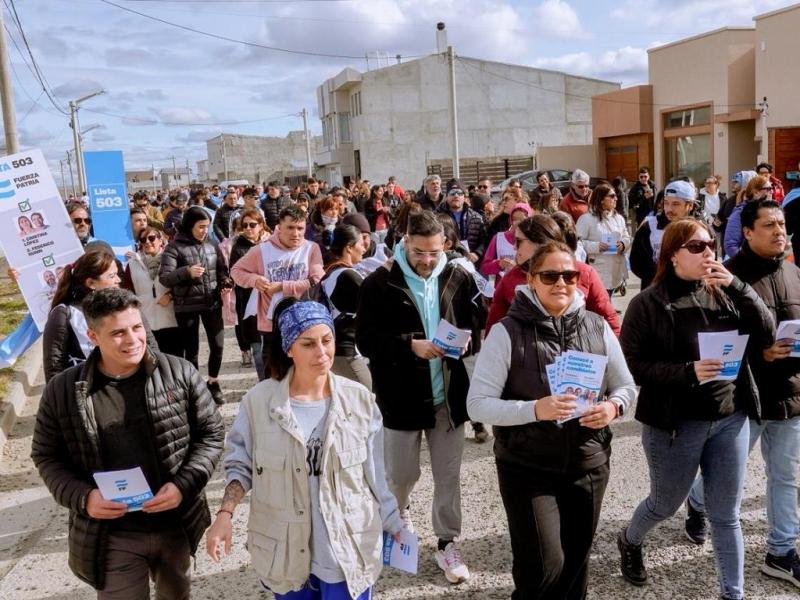 Este fin de semana Fuerza Patria continu ganando las calles de Ro Grande llevando a vecinos y vecinas las propuestas de cara a las elecciones del 26 de octubre.