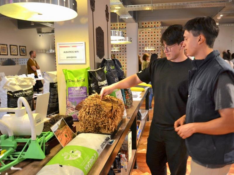La Expo PyME Fueguina busca ao tras ao promover el desarrollo del sector productivo, fortalecer los lazos entre los distintos actores econmicos y acercar la produccin local al pblico general, fortaleciendo la identidad y el orgullo fueguinos.