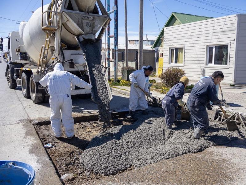 La administración responsable de los recursos por parte de la gestión del Intendente Martín Pérez, sumado al esfuerzo diario de sus trabajadores, permite avanzar en la mejora permanente de la infraestructura vial de Río Grande.