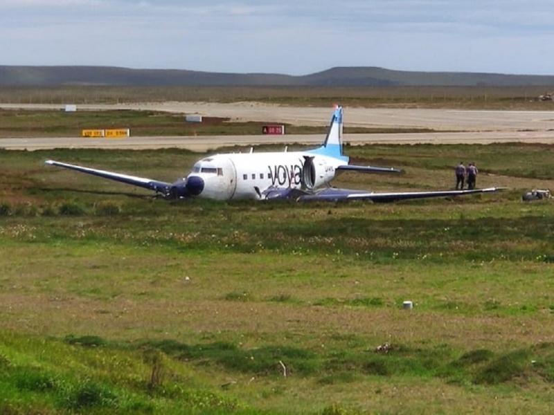 No se registraron personas heridas y todo el protocolo de seguridad se activó de inmediato. Personal del aeropuerto, bomberos y las áreas técnicas trabajan en la zona para garantizar la seguridad y evaluar los daños. Foto: airelibrefm.