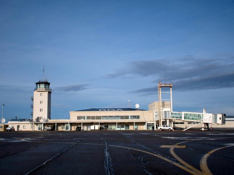 Los pasajeros que hayan adquirido su pasaje desde o hacia R�o Grande con anterioridad al 7 de octubre, podr�n solicitar su traslado v�a terrestre desde R�o Grande hasta Ushuaia, y viceversa, de manera gratuita a cargo de Aeropuertos Argentina.