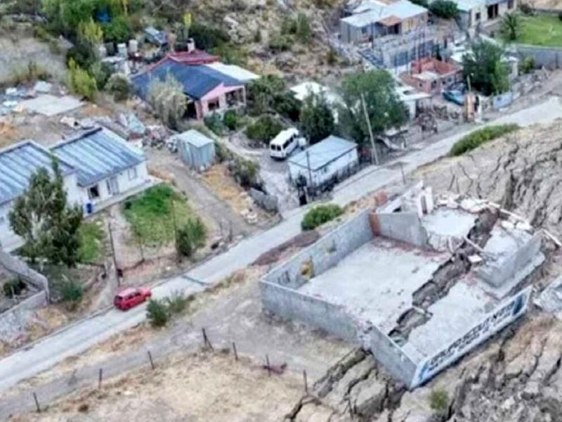 �Estuvimos revisando esta ma�ana temprano el sector y es una de las zonas a partir de las cuales empezaba la zona de mayor peligrosidad que ayer est�bamos estableciendo con la gente de M�danos�, indic� el Ge�logo Jos� Paredes.