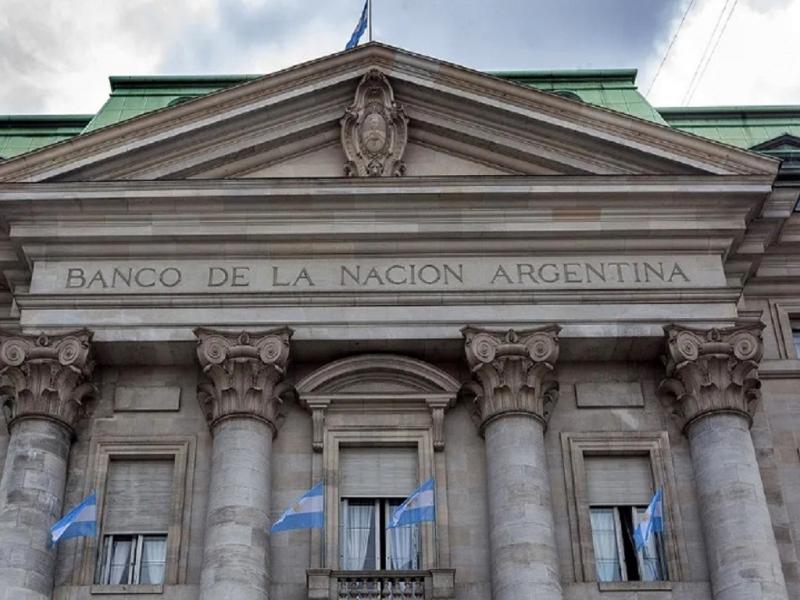 No se trata de un hecho aislado: forma parte de una extensa lista de funcionarios y Legisladores que, mientras promovían la privatización del Banco Nación, recibían préstamos millonarios con los brazos abiertos.