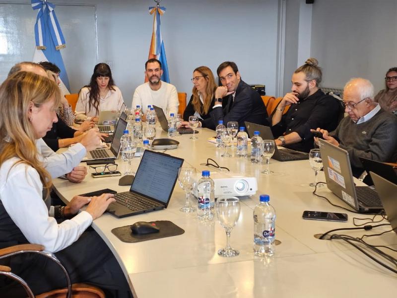 �Se trat� de una reuni�n muy fruct�fera, en la que tambi�n se trabaj� sobre herramientas para agilizar procesos y acompa�ar la operatoria de las industrias�, destac� el  Ministro de Producci�n de Tierra del Fuego, Francisco Devita.