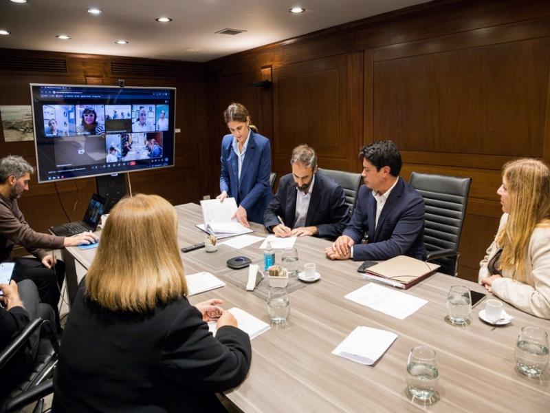 Velitec S.A., es una empresa argentina con cerca de 10 a�os de actividad, operando principalmente en las provincias de Neuqu�n, Chubut, Salta, con su sede central en C�rdoba.