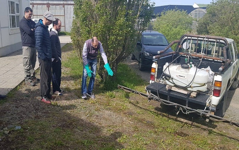 La actividad estuvo orientada a ofrecer los conceptos bsicos de buenas prcticas agrcolas, marco legal nacional y provincial y aspectos prcticos en calibracin de mochilas, toma de decisin de las dosis que se aplica, entre otros.