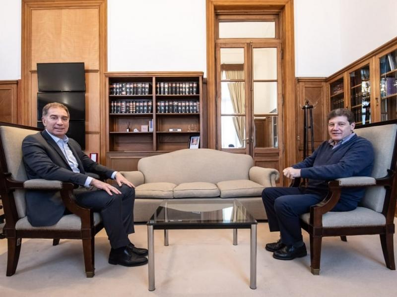 Durante la reuni�n, las autoridades repasaron los principales temas de agenda com�n entre la Provincia y Naci�n, y analizaron distintos proyectos impulsados por el Gobierno nacional en el Congreso.