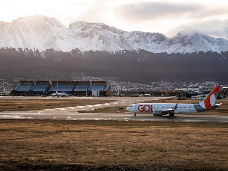 Alberto Fajerman, de Gol L�neas A�reas, destac� la realizaci�n de este vuelo que une Brasil con Tierra del Fuego, y adelant� que se est�n realizando gestiones para que la l�nea a�rea contin�e este vuelo directo en la pr�xima temporada de verano.