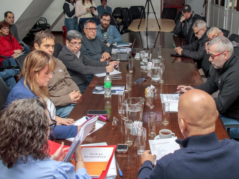 El Legislador Pablo Villegas hizo menci�n a quienes respondieron en tiempo y forma lo requerido y quienes no lo hicieron, lo que motiv� que algunos de sus pares manifestar�n la necesidad de citar a funcionarios provinciales.