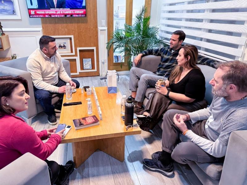 Andrea Freites fue impulsora y autora de la legislaci�n vinculada a la creaci�n de esta Defensor�a, mientras que Juan Carlos Molina integra la Comisi�n Bicameral de los Derechos de Ni�as, Ni�os y Adolescentes del Congreso de la Naci�n.