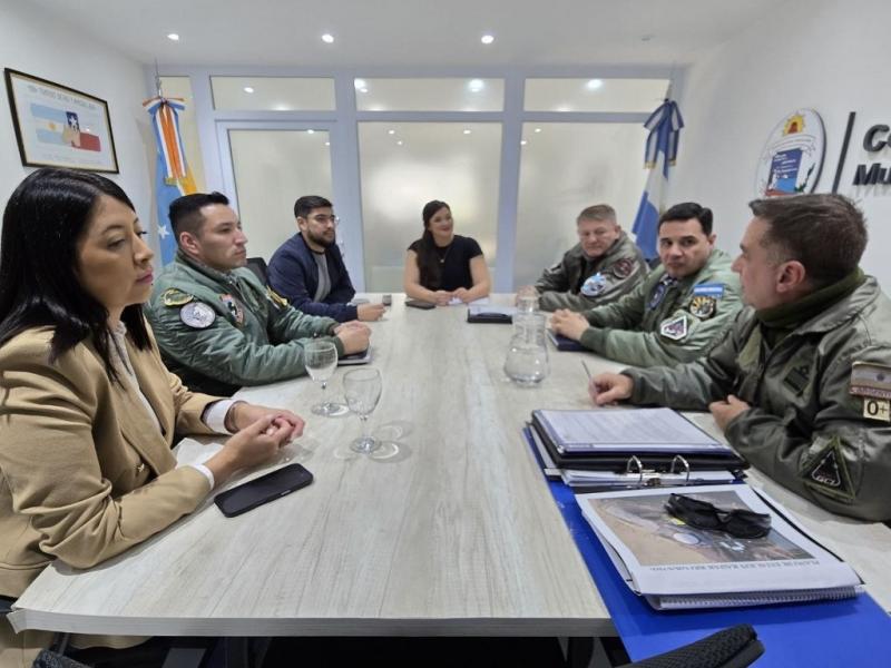 Se trató de una reunión de trabajo institucional destinada a informar los alcances, objetivos y avances del (SINVICA) y el proceso de consolidación y desarrollo del Sitio Radar Río Grande ubicado en la reserva natural Cabo Domingo.