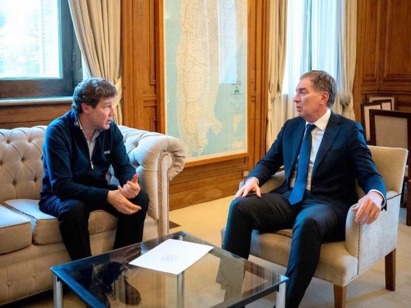 �Siempre destaco el di�logo que Diego Santilli mantiene no solo conmigo, sino con todos los Gobernadores. Eso me parece muy bueno en este momento�, sostuvo Melella al salir del encuentro con el Jefe de Gabinete de Naci�n.