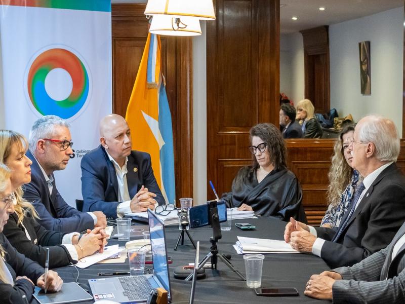 Entre los dichos m�s relevantes, el ex Ministro de Defensa, Jorge Taiana, sostuvo que la cartera nacional carec�a de facultades legales para el desmantelamiento del radar, y advirti� sobre la funci�n dual de la tecnolog�a instalada.