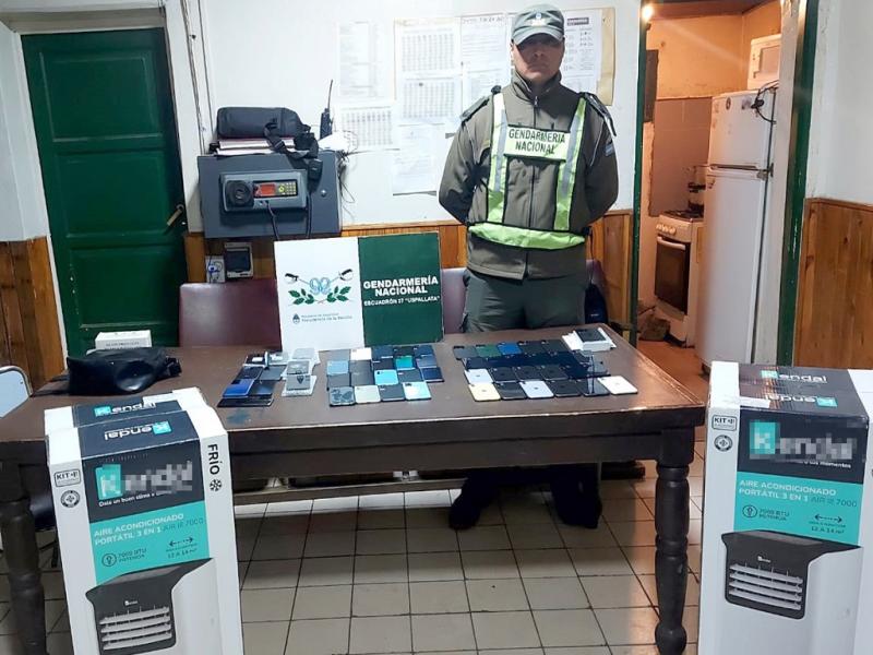 Sobre un mercado anual estimado en 9,2 millones de unidades, m�s de 3,2 millones de celulares se comercializan por canales irregulares.