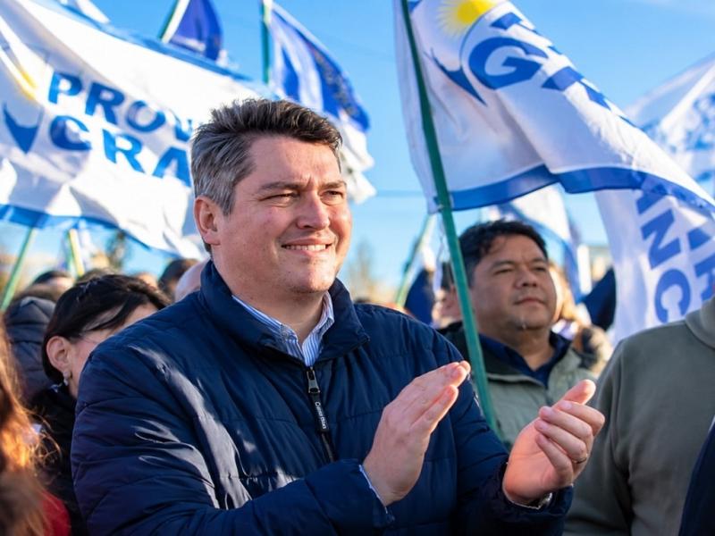 Martín Pérez destacó la importancia de garantizar que los jóvenes fueguinos puedan acceder a una formación profesional y encontrar oportunidades laborales en su propia tierra.
