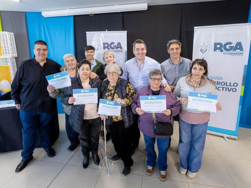 La iniciativa busca acompañar tanto a quienes están iniciándose en la actividad como a productores que ya alcanzaron una mayor escala y necesitan avanzar en la profesionalización y consolidación comercial de sus unidades productivas.