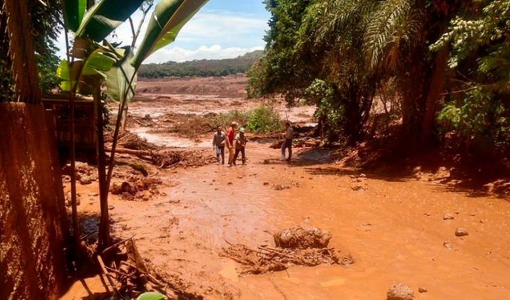 Se calcula que la represa contena un milln de metros cbicos de aguas con desechos txicos que fueron desechadas de la actividad minera de la empresa Vale, inform el sitio EM.